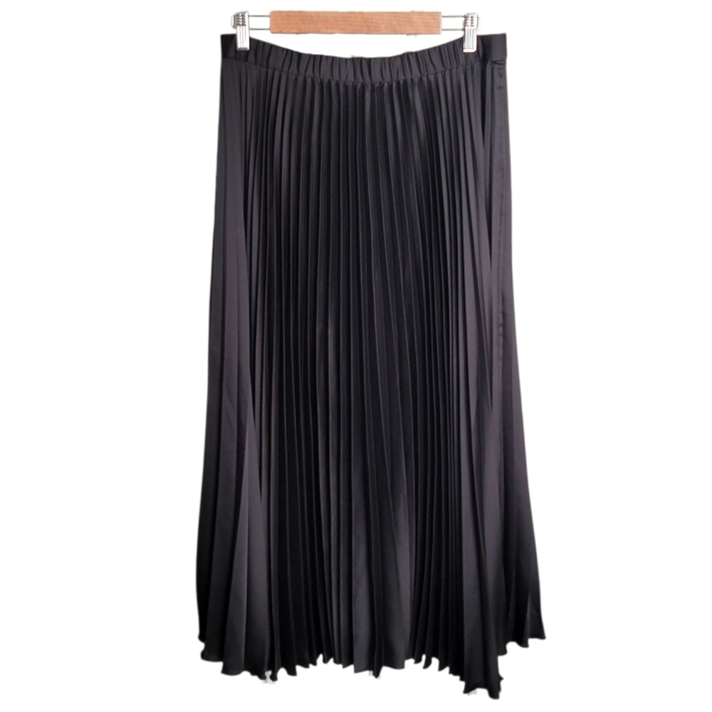 Abercrombie & Fitch Mid Rise Pleated Maxi Skirt in Black - Picture 8 of 10